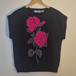 Vtg Northern Isles Black Short Sleeve Knit Sweater w/ Vibrant Pink Rose Floral